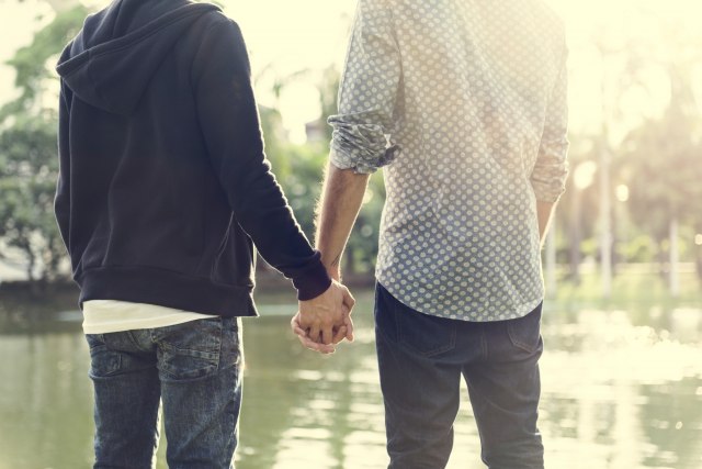 "Biti gej nije bolest": Nemaèka zabranjuje "preobraæanje" homoseksualaca